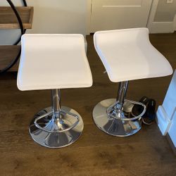 2 Stools 