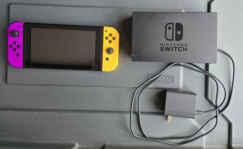 Nintendo Switch 1st Gen Second Addition With Docking Bay