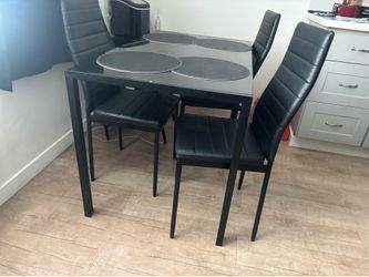 Dining room table