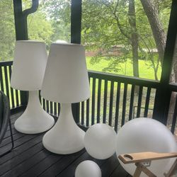Part Lights - Glow In The Dark Balls & Large Lamp