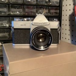 500 DTL Mamiya Sekor Film Camera