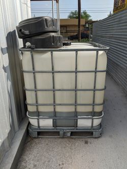 Water / oil tank