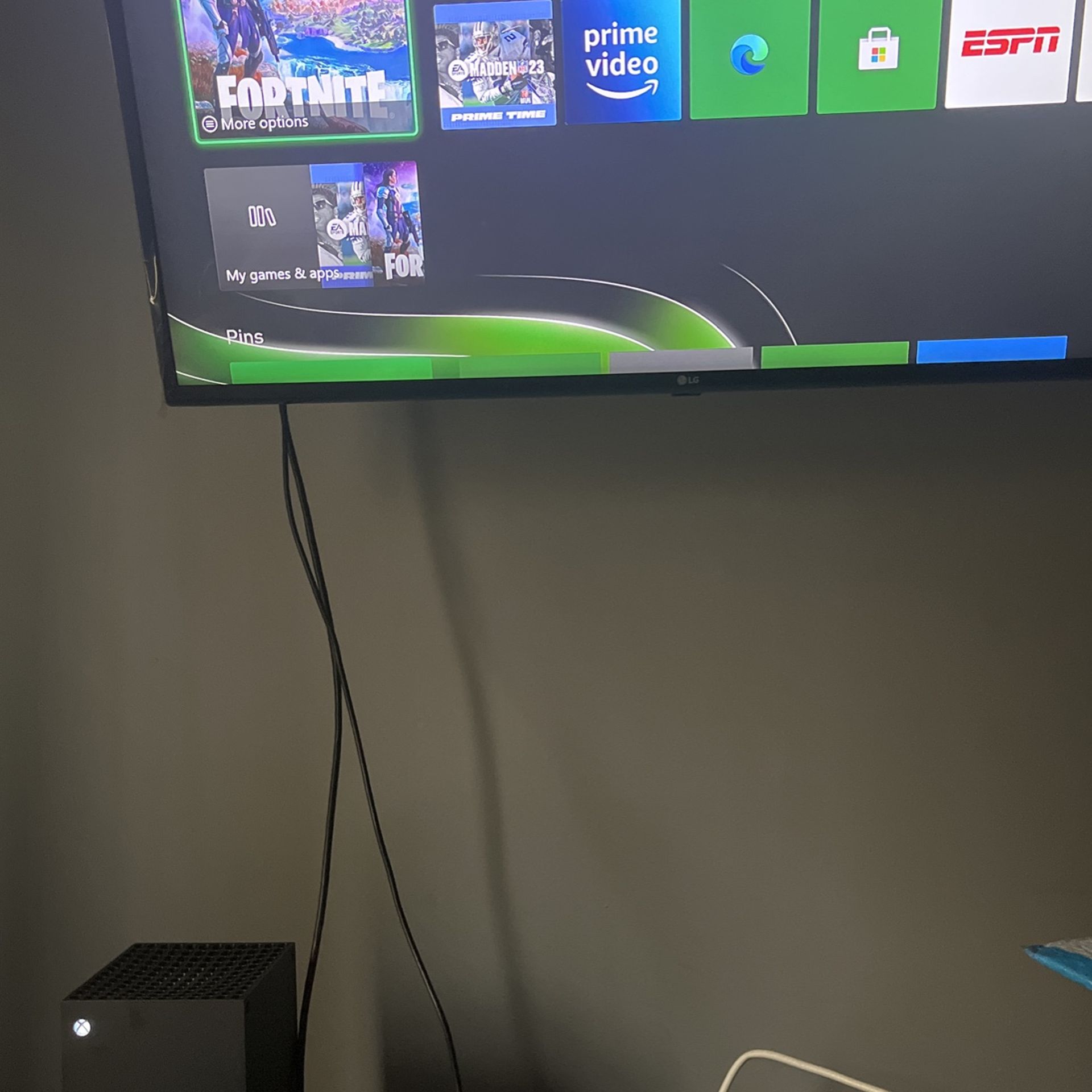 Xbox Series X For Sale. Perfect Condition W/original Everything for Sale in Uppr Marlboro, MD