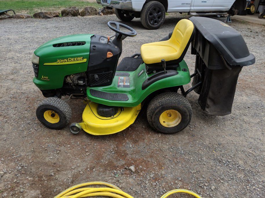 John Deere Lawn Tractor with Bagger