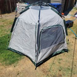 easy pop up tent 50$ 