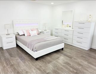 Bedroom Set.  Modern Stylish For Your Home! - Juego de Cuarto ¡ Estilo Moderno Para Su Hogar!
