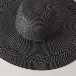 BLACK STRAW HAT