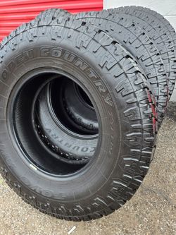 Set tires toyo 285 75 18 LT 90%