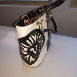 Anne Klein black and white purse, 3 compartments and with red interior

Exterior has light wear