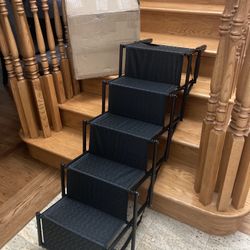 new 5 ft pet steps(minor tear)
