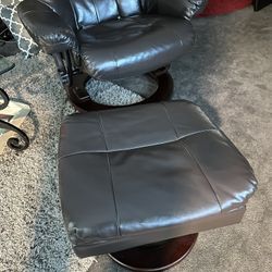 Swivel Fault Leather Recliner