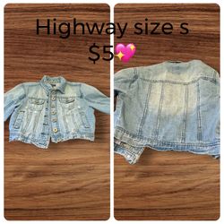 Highway denim jacket long sleeve button up distressed size S Pre Owned💖💖AL
