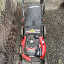 Troy Bilt Self Propelled Lawn Mower With Bagger 
