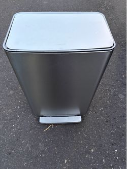 Kohler 47L Step Trash Can