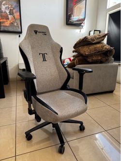 Secret Lab Titan Softweave Chair