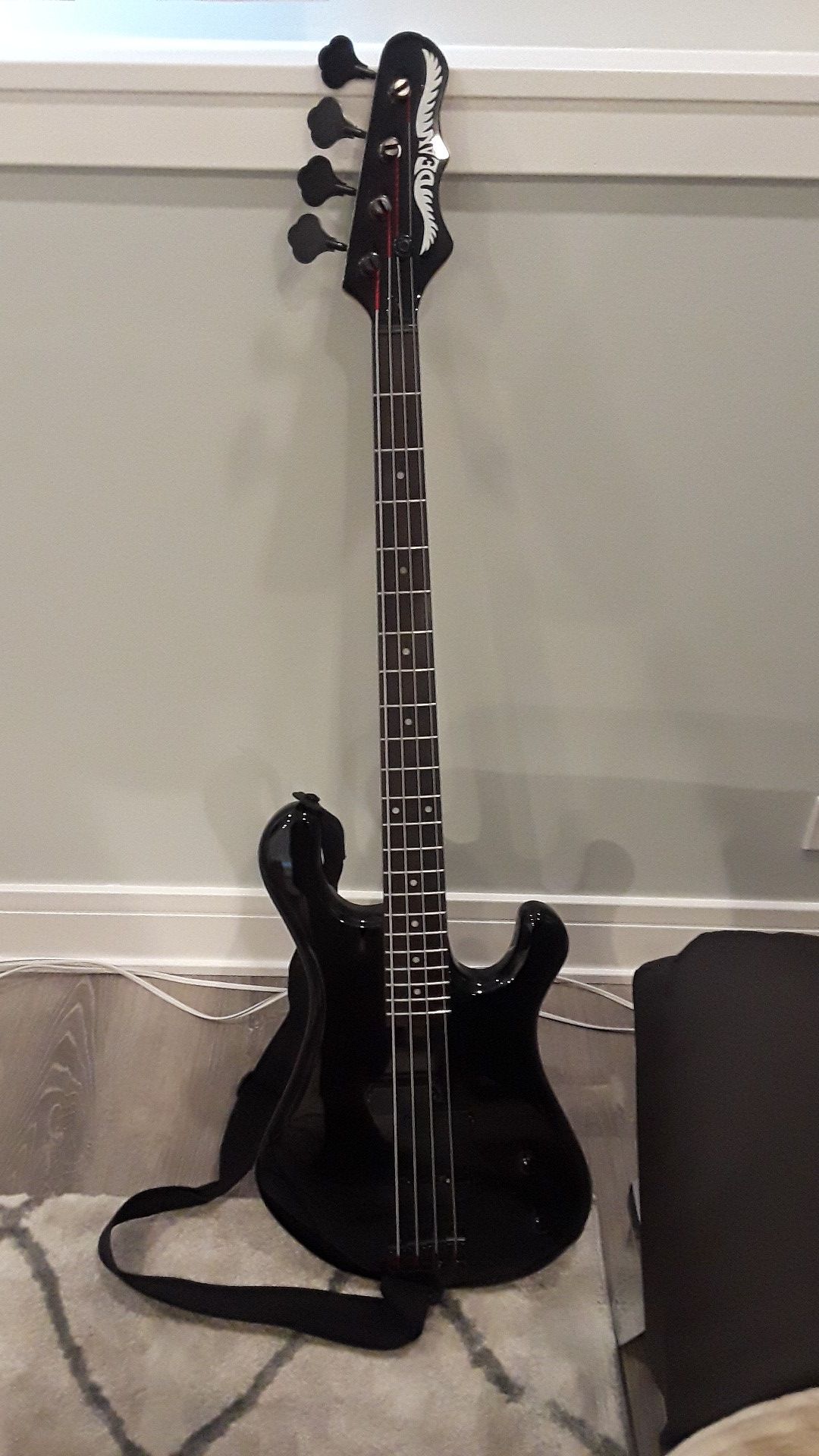 Hillsboro 09 PJ Electric bass with Pathfinder Bass 10 Amp (+Case)