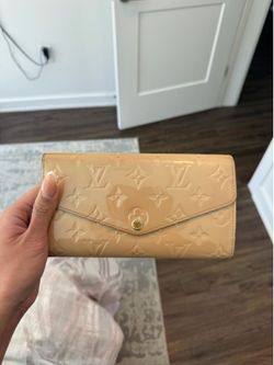 Louis Vuitton nude patent vernis wallet