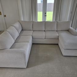 CREAM SECTIONAL SOFA 
