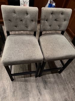 Set of 2 Gray Tufted Counter Height Bar Stools