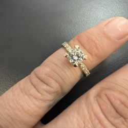 Women’s Ring 18k 1.4 Carats 