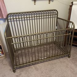 Gold 3 In 1 Convertible Crib!