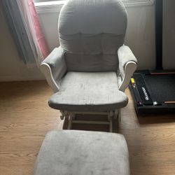 Nursery chair 