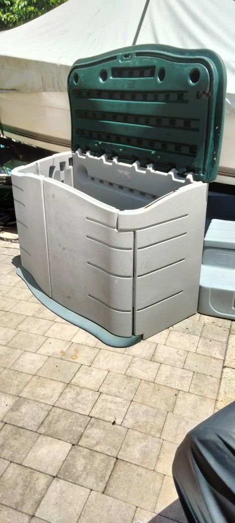 Rubbermaid 3 Door Outdoor Storage Deck Box Shed Pool Lawn Boat 
