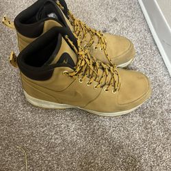 Nike Men's Manoa Leather Hiking Boot Size 9.5