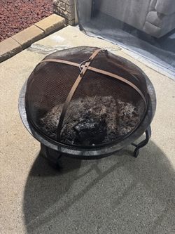 Outdoor Metal Fire Pit with Mesh Screen