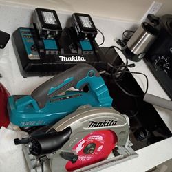 Makita
5 stars out of 1 review
(5.0)|
1
Makita XSH06Z 18V X2 LXT Lithium-Ion 36V Brushless Cordless 7-1/4 Circular Saw, 