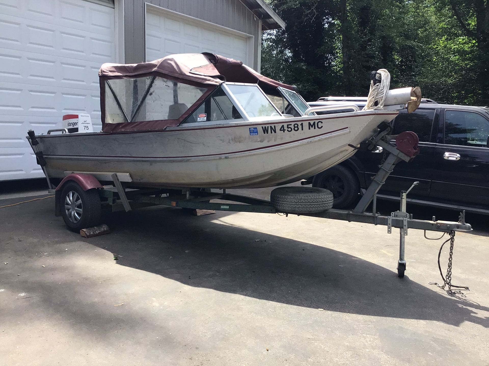 87 Hewes craft River runner