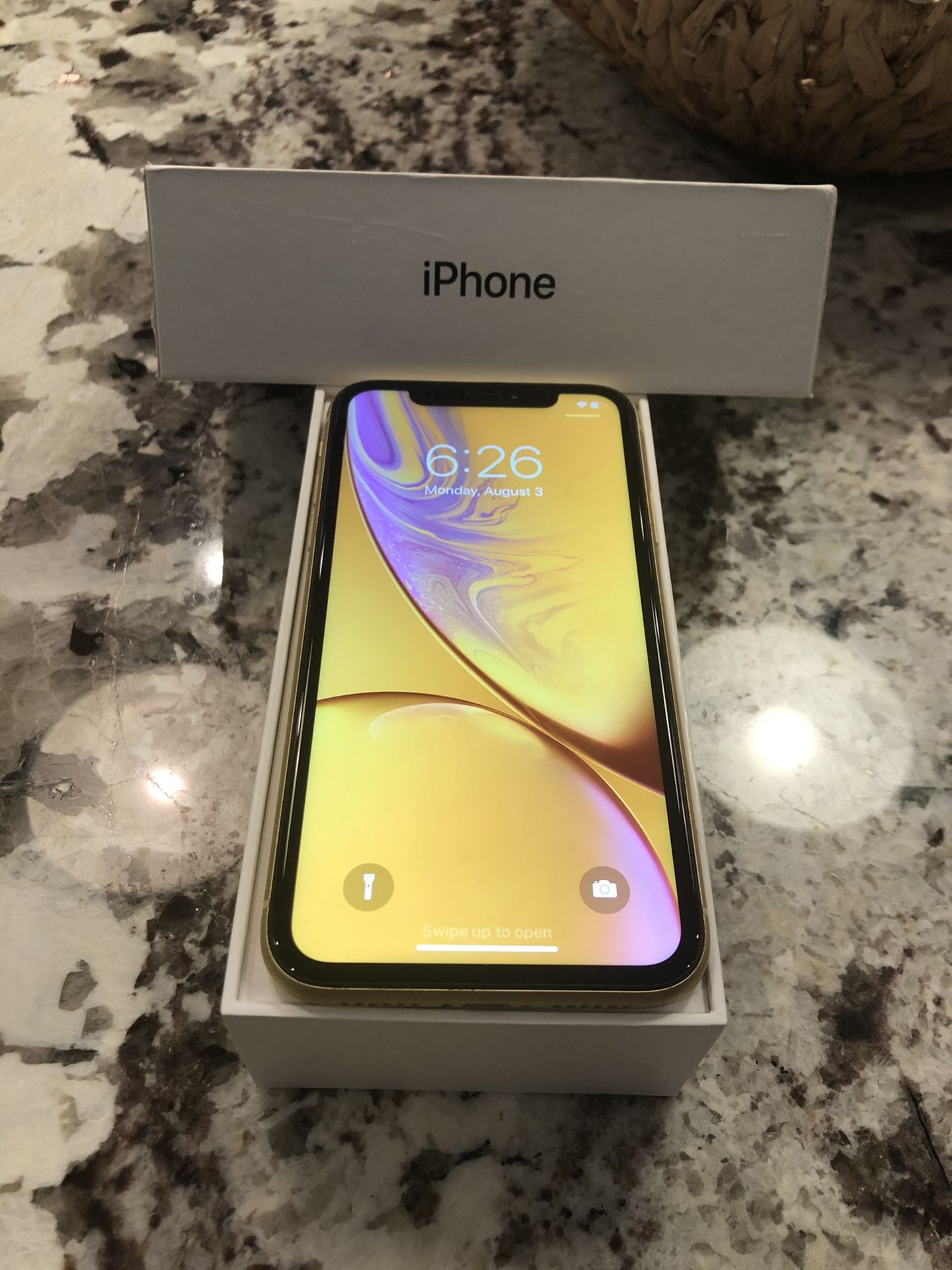 iPhone XR (Yellow, 64 GB, Unlocked)