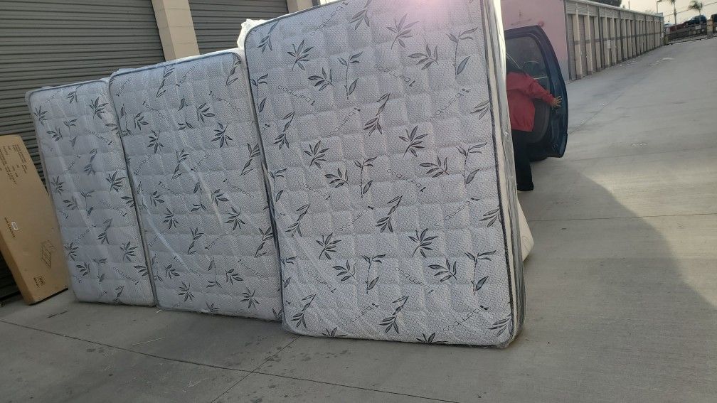 Queen Mattress Bamboo Pillow Top 260 Full 220 Twin 180