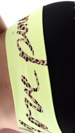 BRAND NEW VICTORIA'S SECRET PINK CROPPED YOGA'S