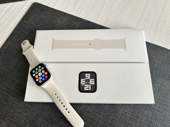 Apple Watch SE (Gen 2) 40mm GPS Starlight AI Star SB S/M