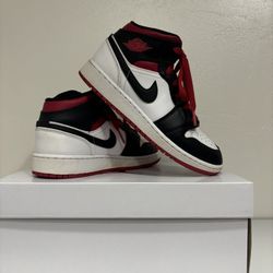 Jordan 1 youth Size 4.5