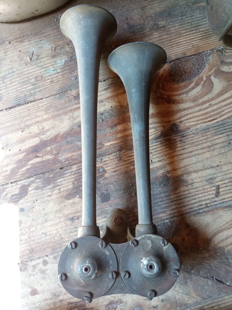 Vintage Truckers Dual Horn