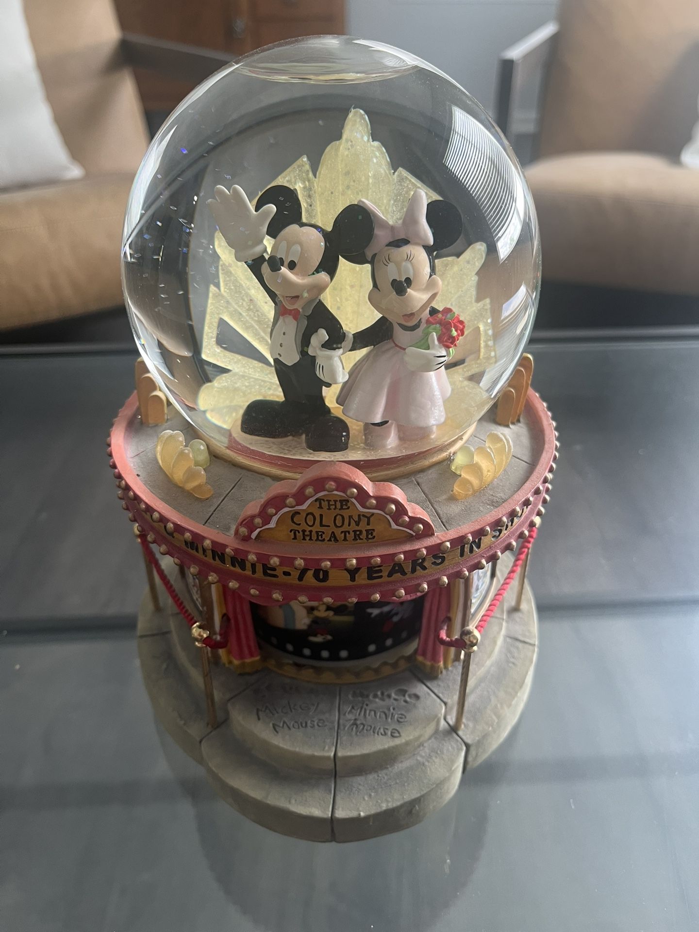 Mickey & Minnie Snowglobe