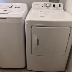 Moving Sale: Insignia Washer & Gas Dryer Set (2022)