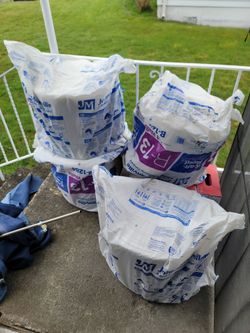 R-13 Wall Insulation (8 rolls)