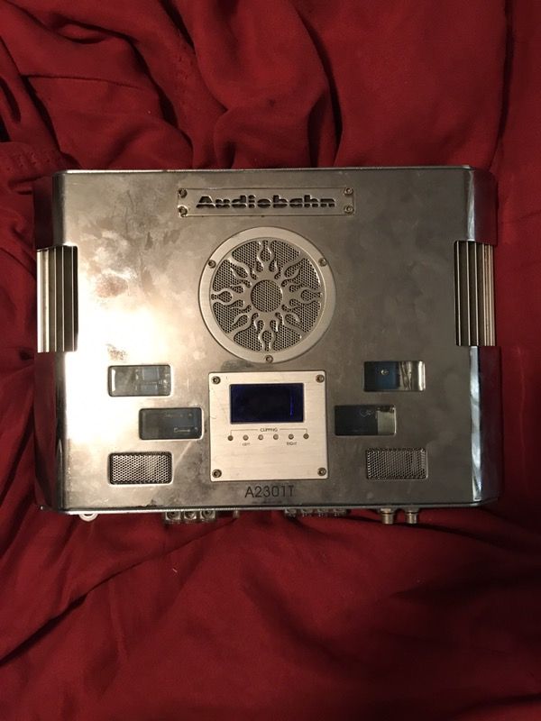 Dual 12 inch subwoofer & Audiobahn A2301T Amplifier