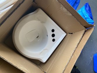 Corner Pedestal Lav White