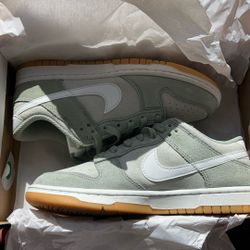 Nike Dunks 