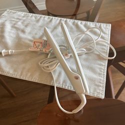Flat Iron. White T3 Micro Single Pass Ceramic 1" Hair Straightener. Great Condition. 