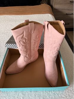 FREE PINK COWGIRL BOOTS (Womens 8)