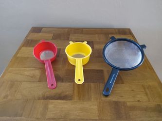 3 Different Sized Strainers