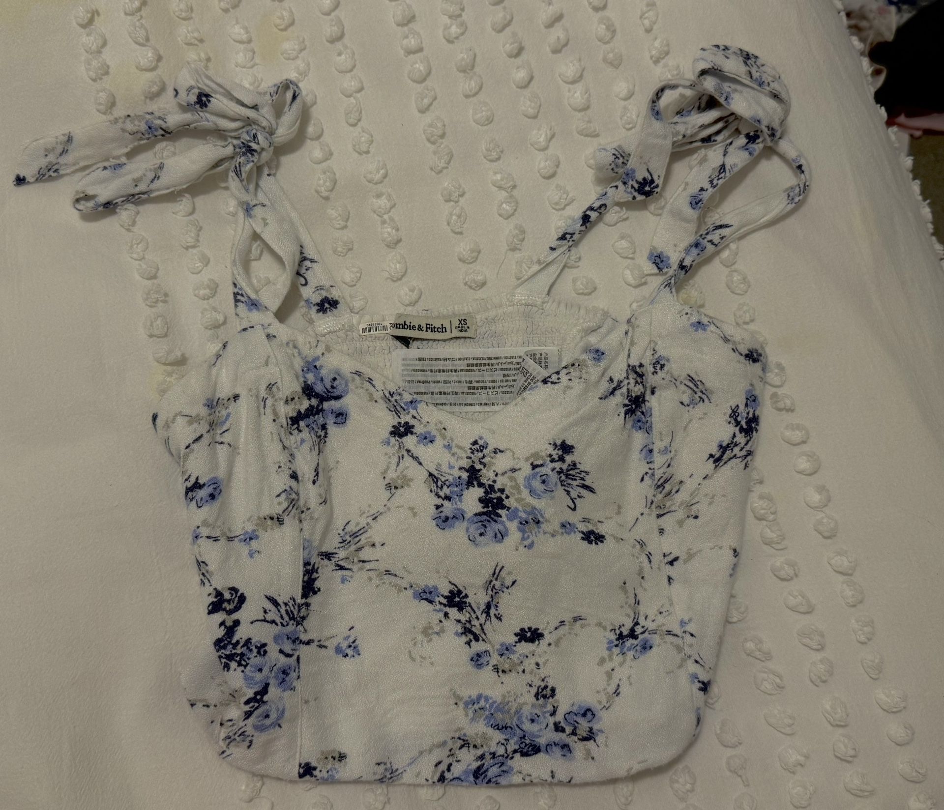 Abercrombie & Fitch Blue Floral Crop Top – White Base, Size Small