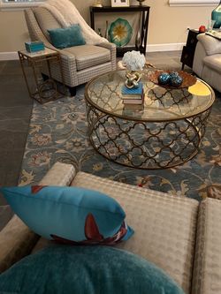 Beautiful UTTERMOST 42” round cocktail table