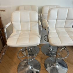 4 Bar Stools 