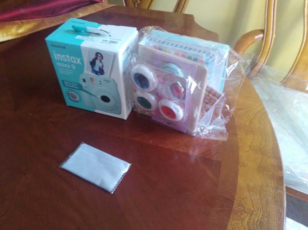 Fuji film Instax mini 9 full camera set PRICE NEGOTIABLE